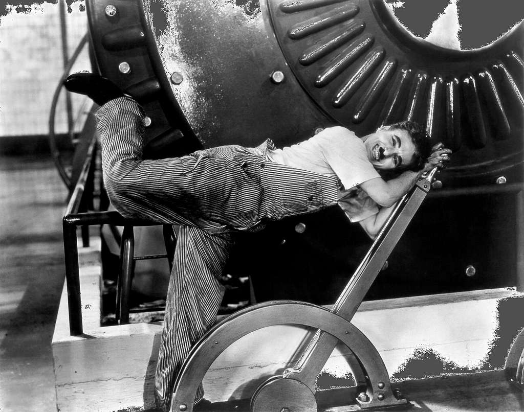 卓別林的 Modern Times 裡扮演被當作機械附屬品而被搞瘋的工人，工廠生產線式的企管理論是 19 世紀末的主流，與瀑布式專案管理有異曲同工之妙（圖片來源：Wikimedia Commons）